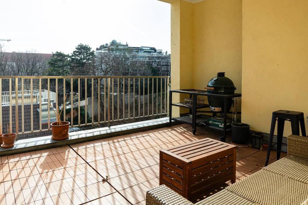 Savoir-Vivre In Unserer Zentralen Balkonwohnung Wien Exteriör bild